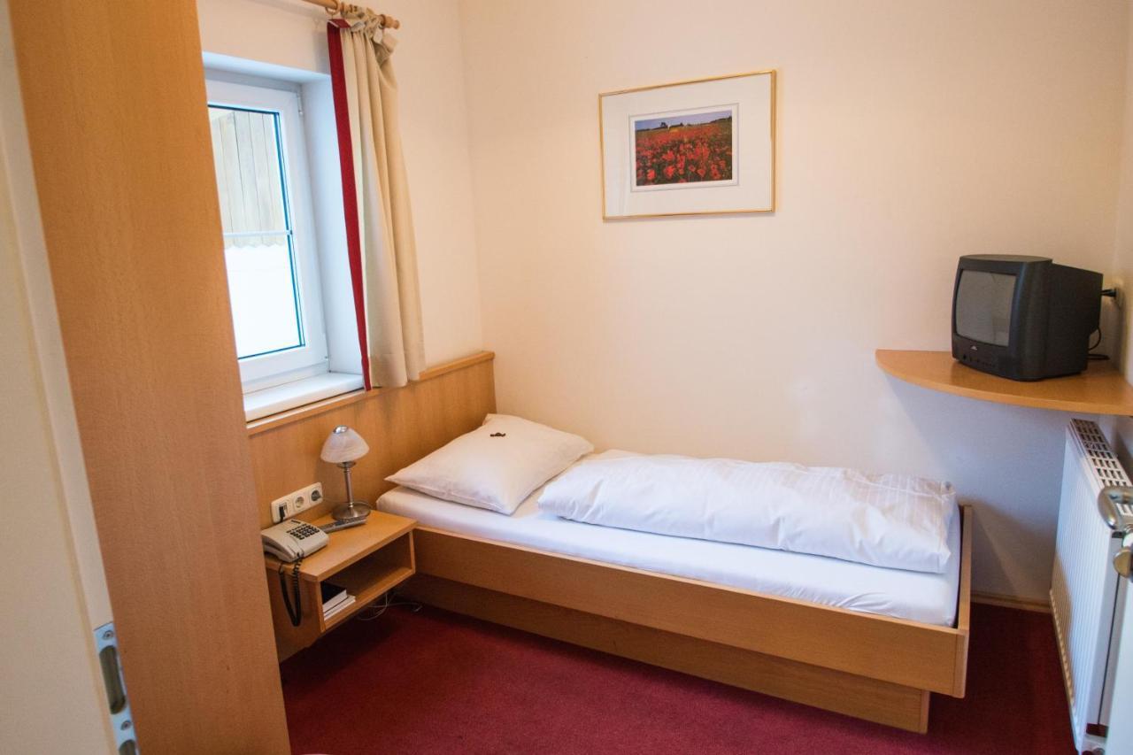 Gasthof Zum Hirschen Hotell Altaussee Rum bild